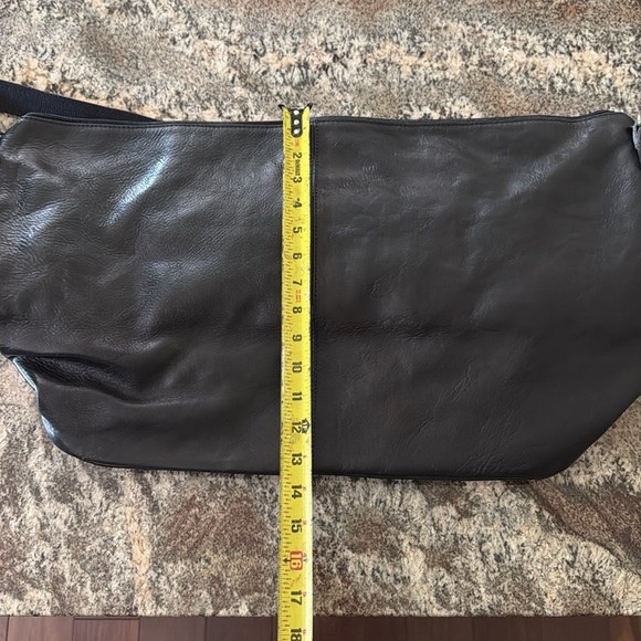 Made in Italy - Italian Leather Travel Shoulder Bag Bkack - Picture 6 of 7